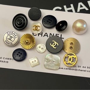SOLD 💔 AUTHENTIC!! Lot Of 15 Chanel Vintage Buttons 1990s